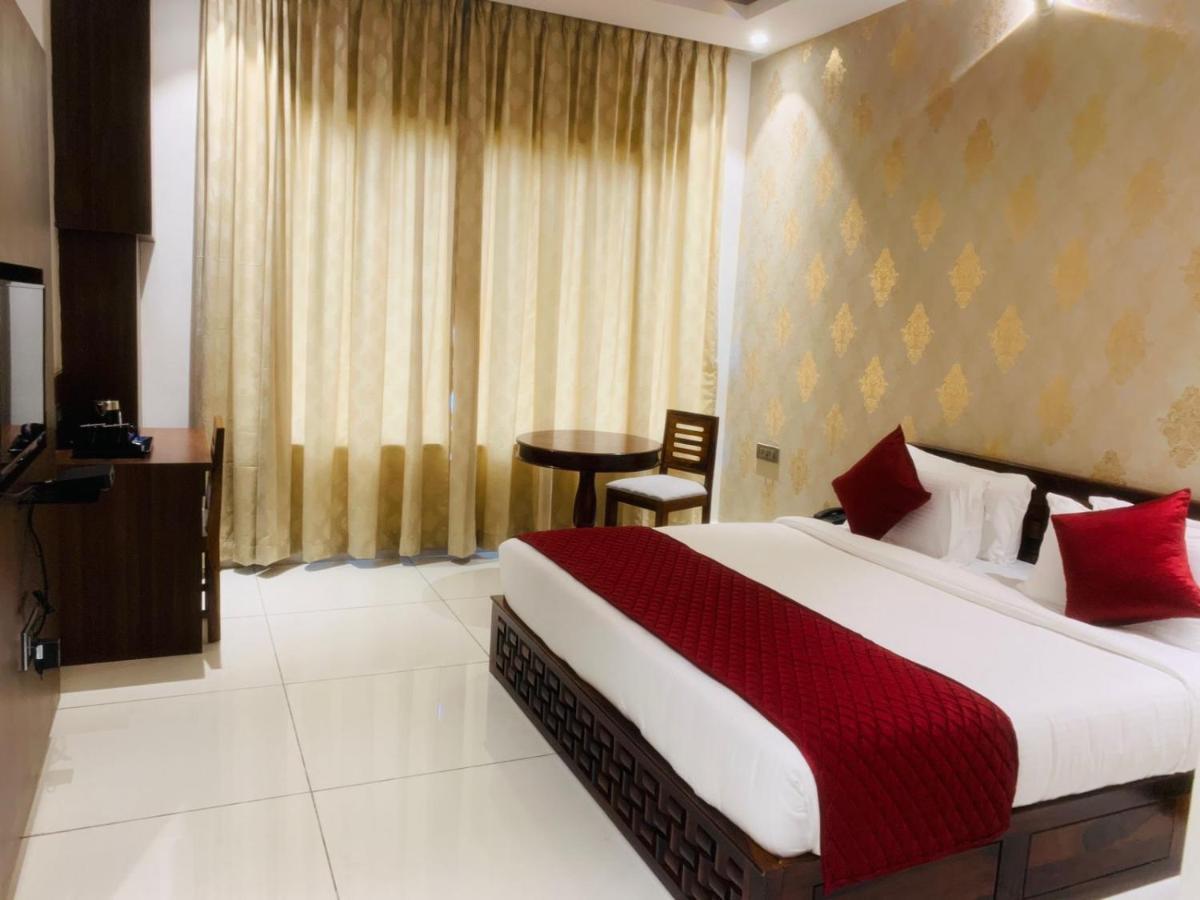 Rajathadri Royal Inn Бенґалуру Екстер'єр фото
